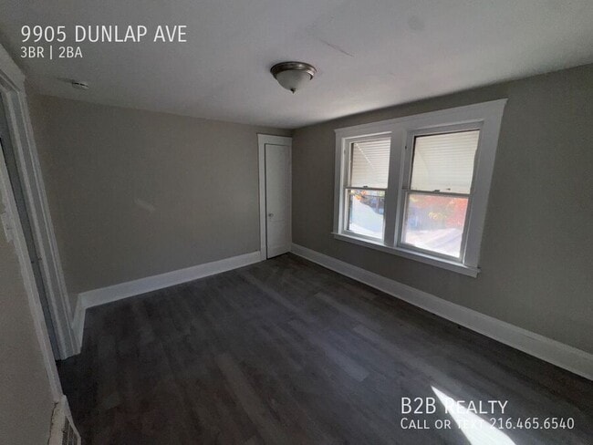 Building Photo - 9905 Dunlap Ave