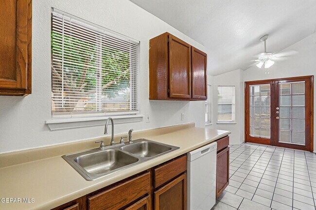 Building Photo - 10902 Yogi Berra Cir