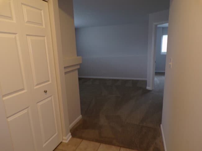 Building Photo - 583 S Parkside Dr