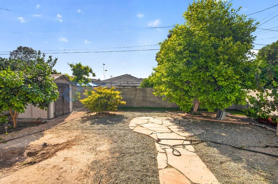 Building Photo - 2853 Doolittle Ave