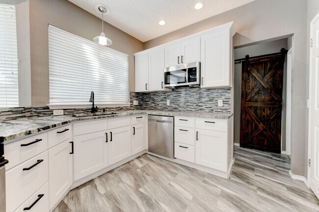 Building Photo - Spacious and Updated Home in Prime Location