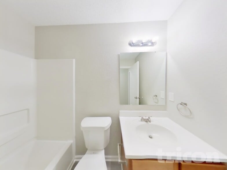 Building Photo - 1296 Edgewater Dr