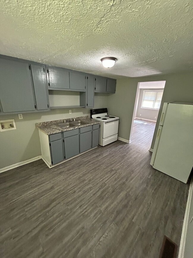 Building Photo - Carrollton City Apartment Available Now wi...