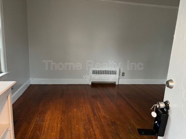 Building Photo - 422 N Mercer St