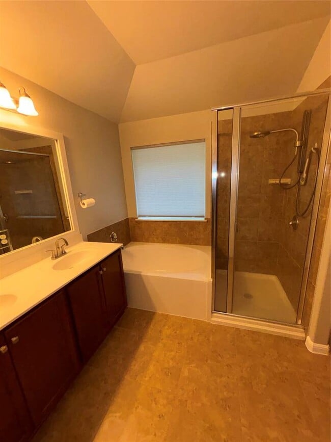 Building Photo - 634 River Bluff Cir