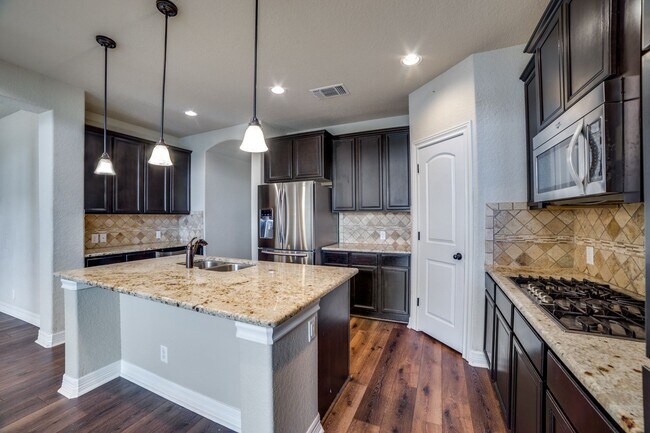Building Photo - GORGEOUS 4-BEDROOM IN BELTERRA