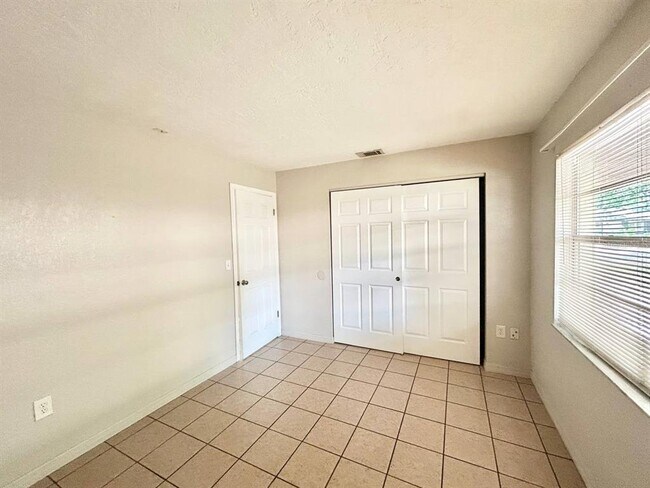 Building Photo - 5800 Montana Ave