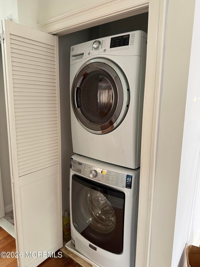 Building Photo - 206 3rd Ave