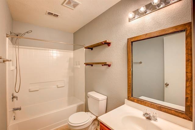 Building Photo - 705 Poncho Ln