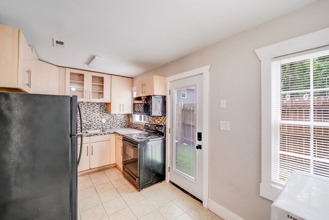 Building Photo - 2-Bedroom Birch Landing Condo with Fenced ...
