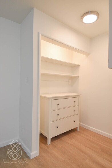 Building Photo - 2262 Fox Hills Dr