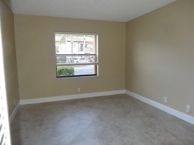 Building Photo - 7091 Golf Colony Ct