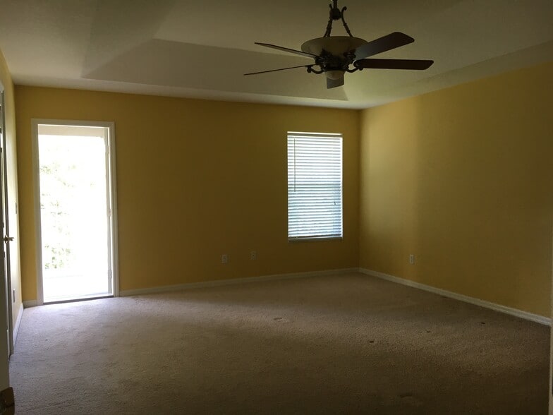 Building Photo - 9805 Portofino Dr