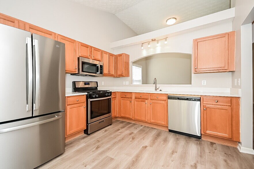 Building Photo - 332 White Oak Way