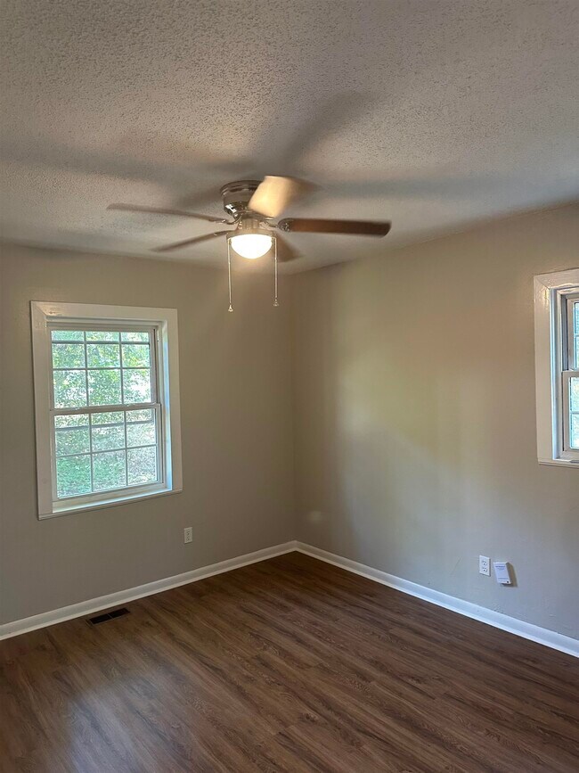 Building Photo - 2209 Gibbs Dr
