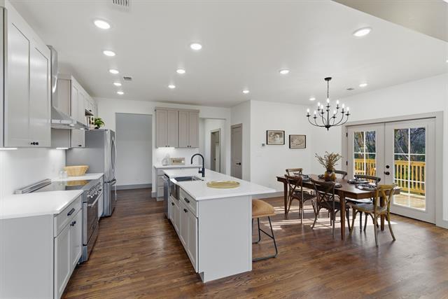 Building Photo - 819 Dubois St