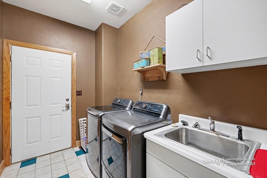 Building Photo - 1050 S Manila Rd