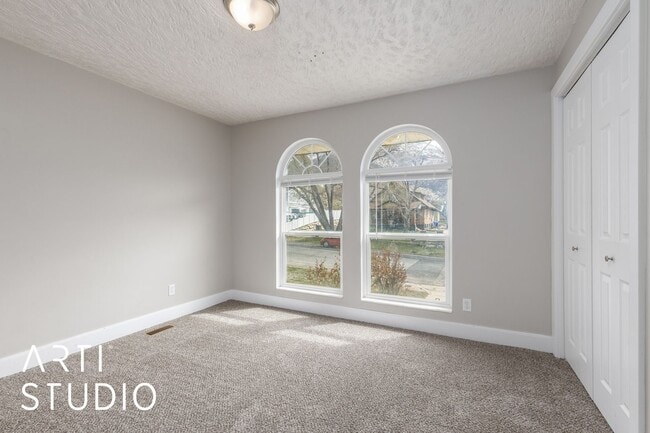 Building Photo - Move-In Ready! Beautiful 3-Bedroom Home in...