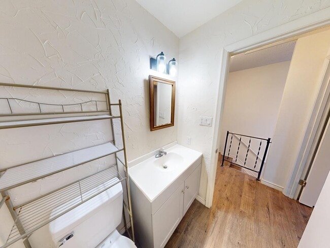 Building Photo - 728 SW 7th Pl