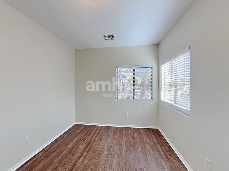 Building Photo - 7558 E Majestic Palm Ln