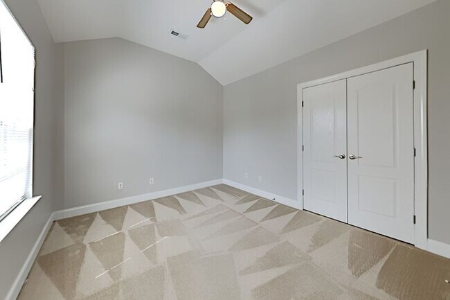Building Photo - 844 Daybreak Dr