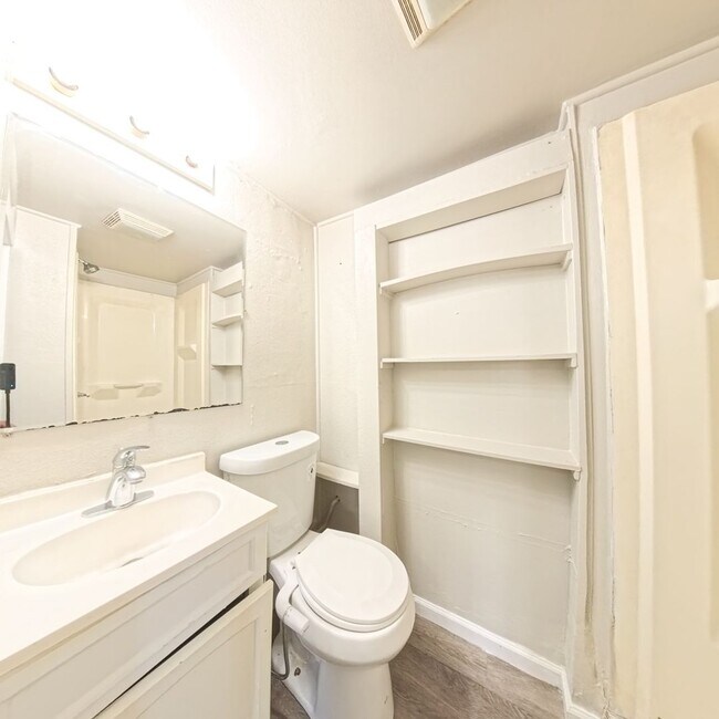 Building Photo - 2938 E Euclid Ave