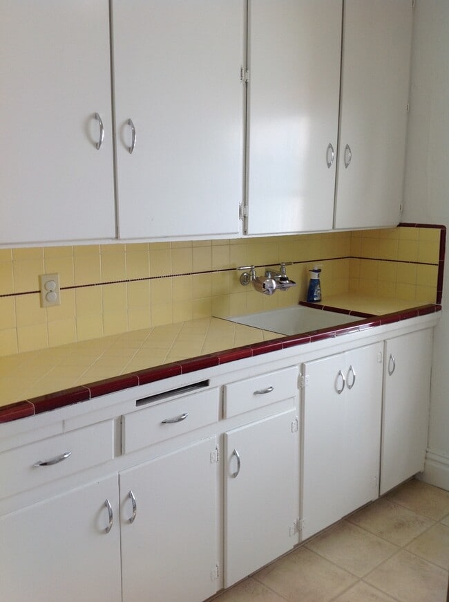 Building Photo - 2524 J St