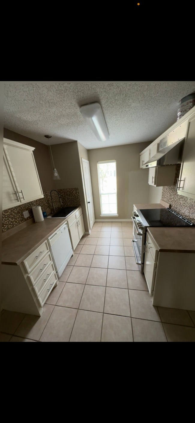Building Photo - 470