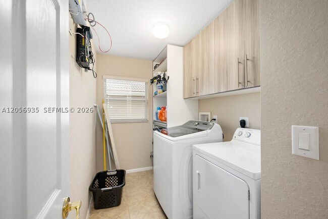 Building Photo - 7841 Jewelwood Dr