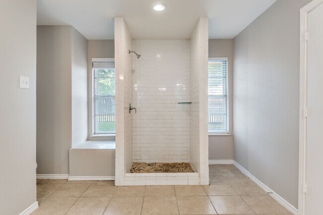 Building Photo - Gorgeous Hidden Treasure in Garland