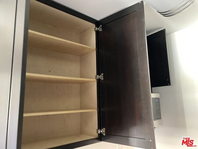 Building Photo - 1033 6th St