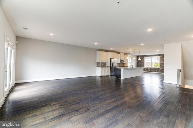 Building Photo - 44750 Tiverton Sq