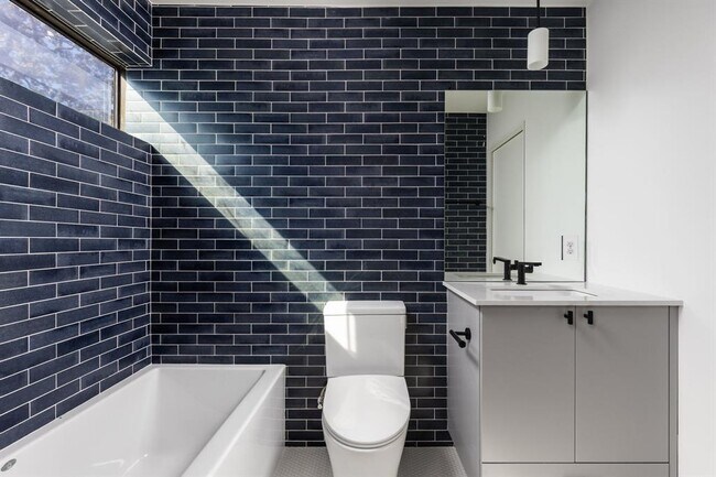 Building Photo - 1603 Chelsea Ln