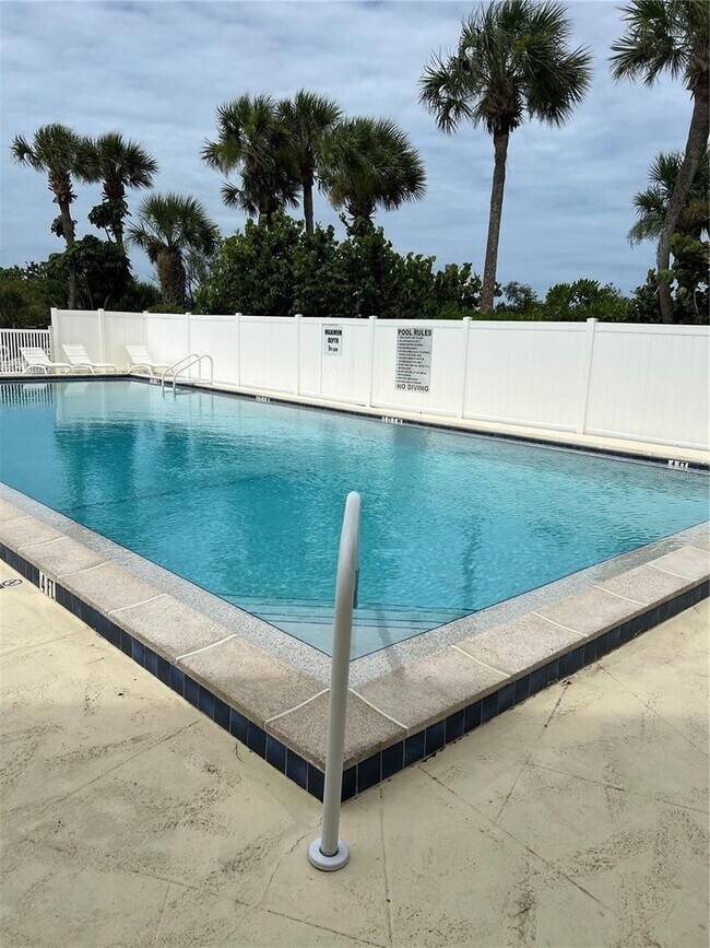 Building Photo - 14459 River Beach Dr