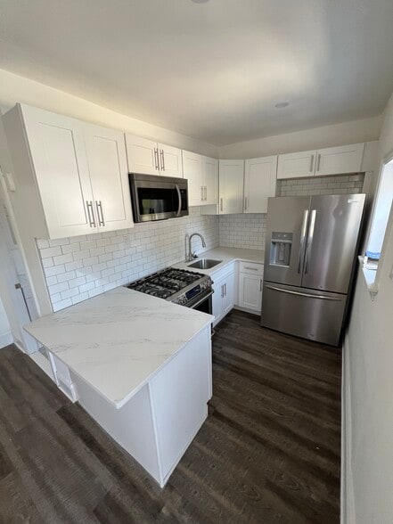 Building Photo - 205 N 65th St