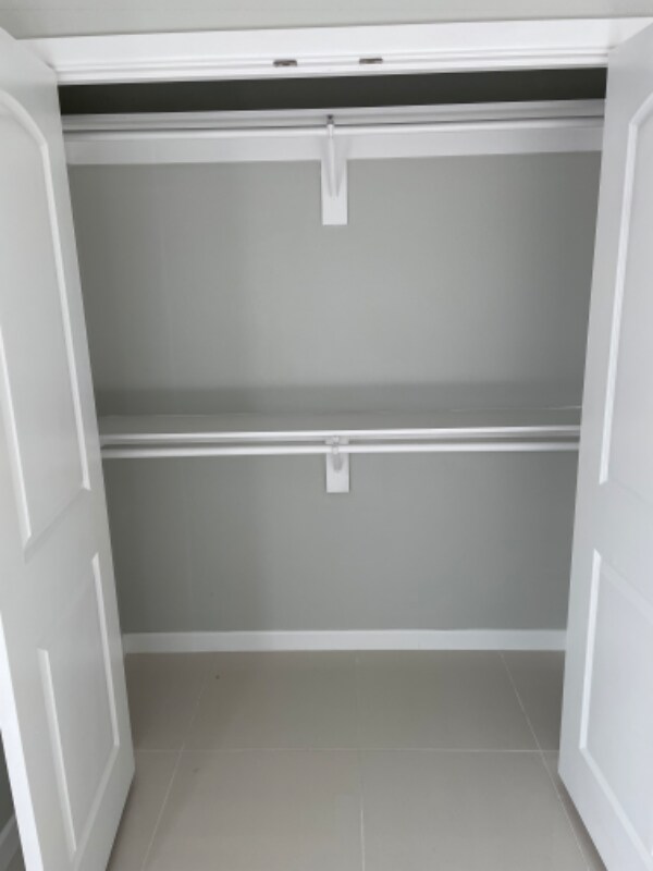 Building Photo - 2507 N Vineyard Ave