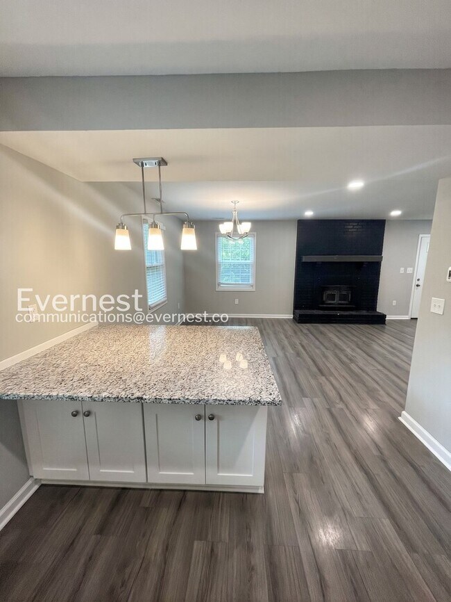 Building Photo - **Move in special**Charming 3-Bedroom Home with Modern Amenities and Prime Location / Available N...