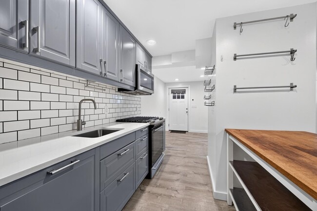 Building Photo - 342 1st St