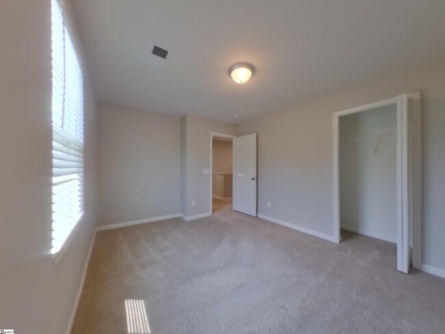 Building Photo - 120 Castlebrook Dr