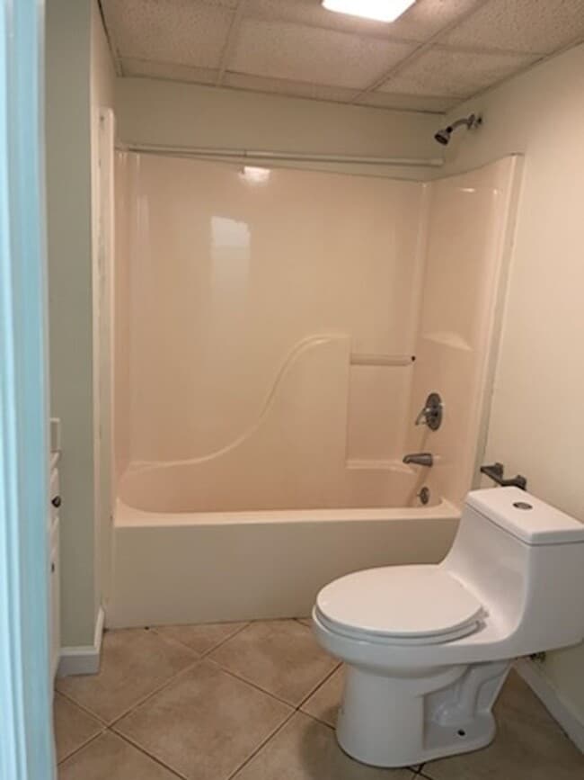 Building Photo - COZY & CONVENIENT!!!!