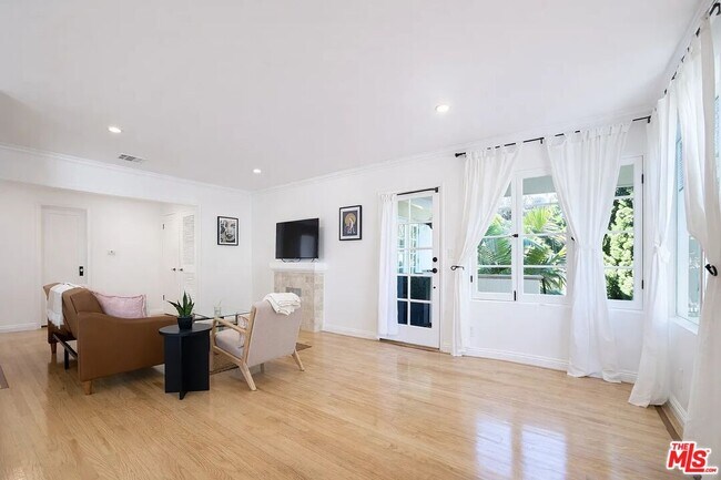 Building Photo - 1033 20th St