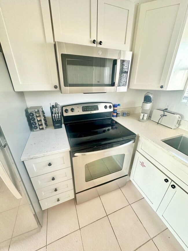 Building Photo - 334 Bluefish Dr