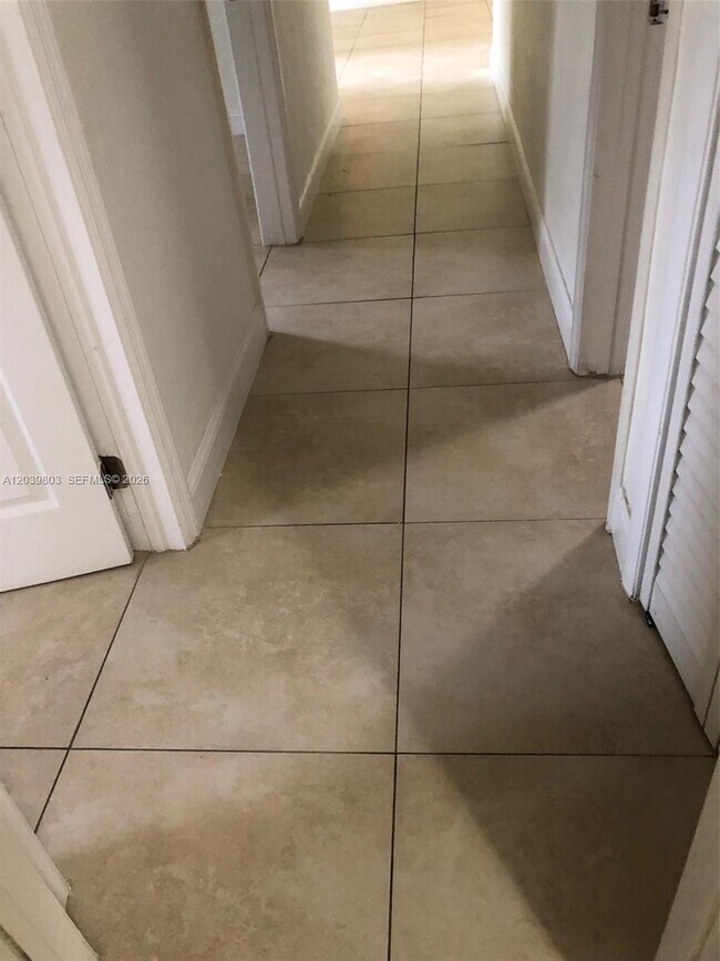 Building Photo - Southwest 81st Avenue, Miami, FL 33155 - 4 BR 2 BA single-family home