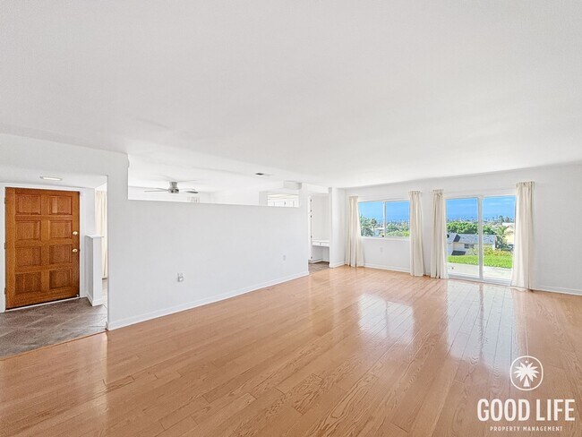 Building Photo - Beautiful 3BD/2BA House in Encanto W/ A/C, W/D, 2-Car Garage, Large Front & Backyard!