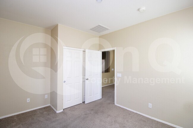 Building Photo - 3074 S Southwind Dr