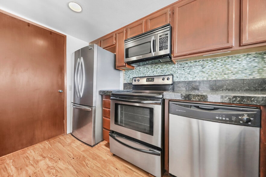 Building Photo - 78133 Crimson Ct