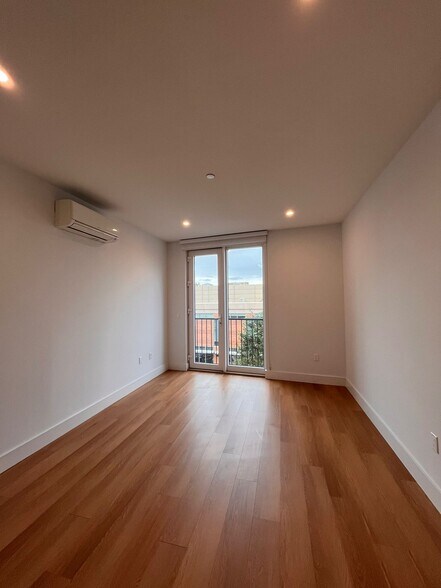 Building Photo - 543 Martin Luther King Jr Dr