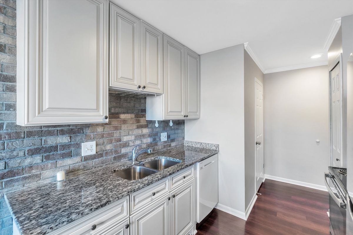 Building Photo - 22224 Edgewater