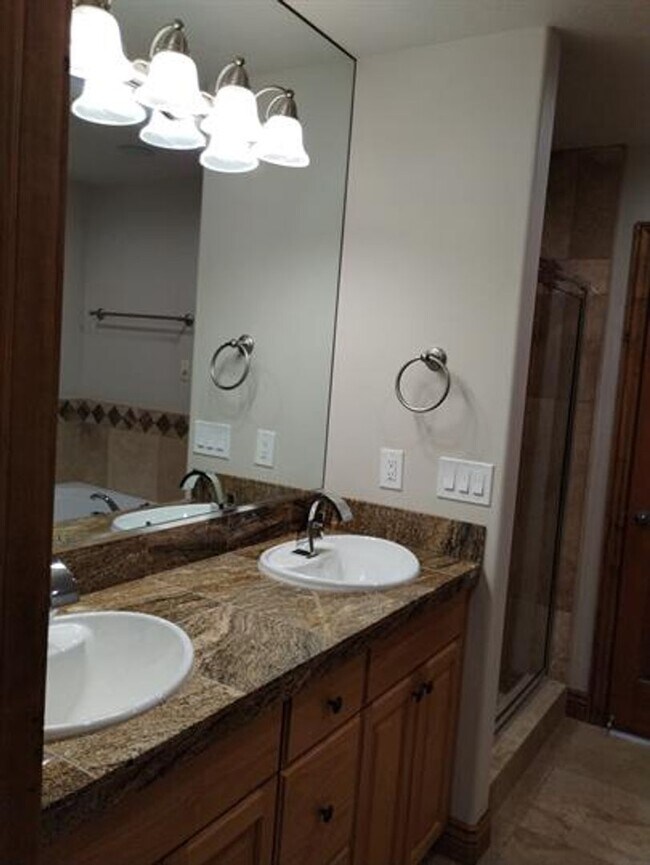Building Photo - Spacious Cottonwood Heights Home with Vaulted Ceilings & Finished Basement