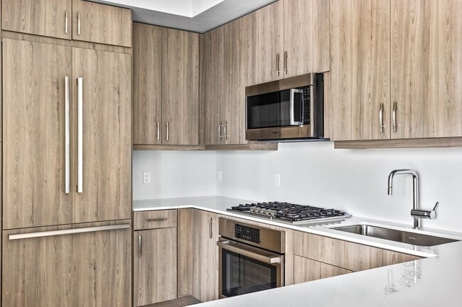 Building Photo - 10 Shipyard Dr